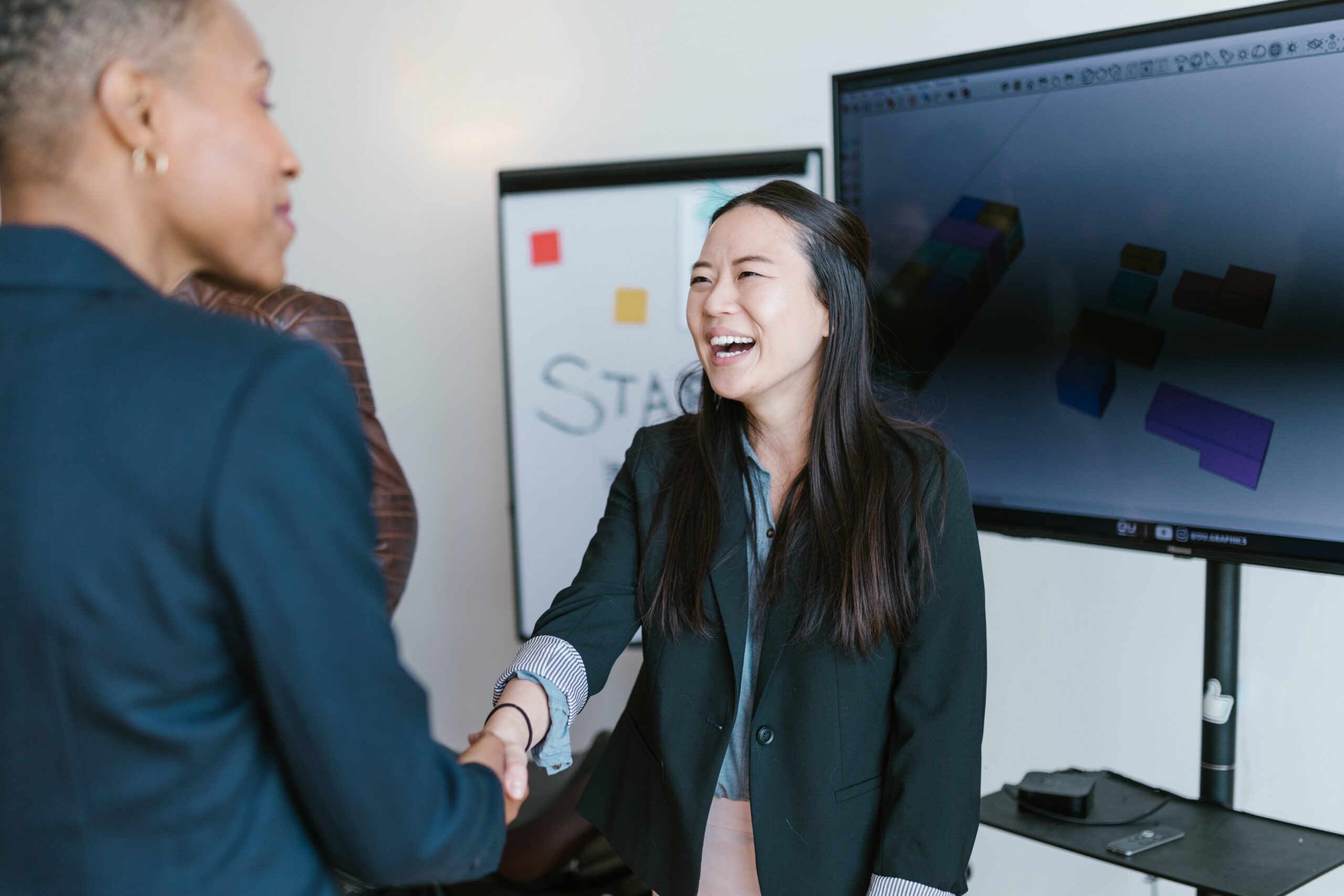 2 business women shaking hands