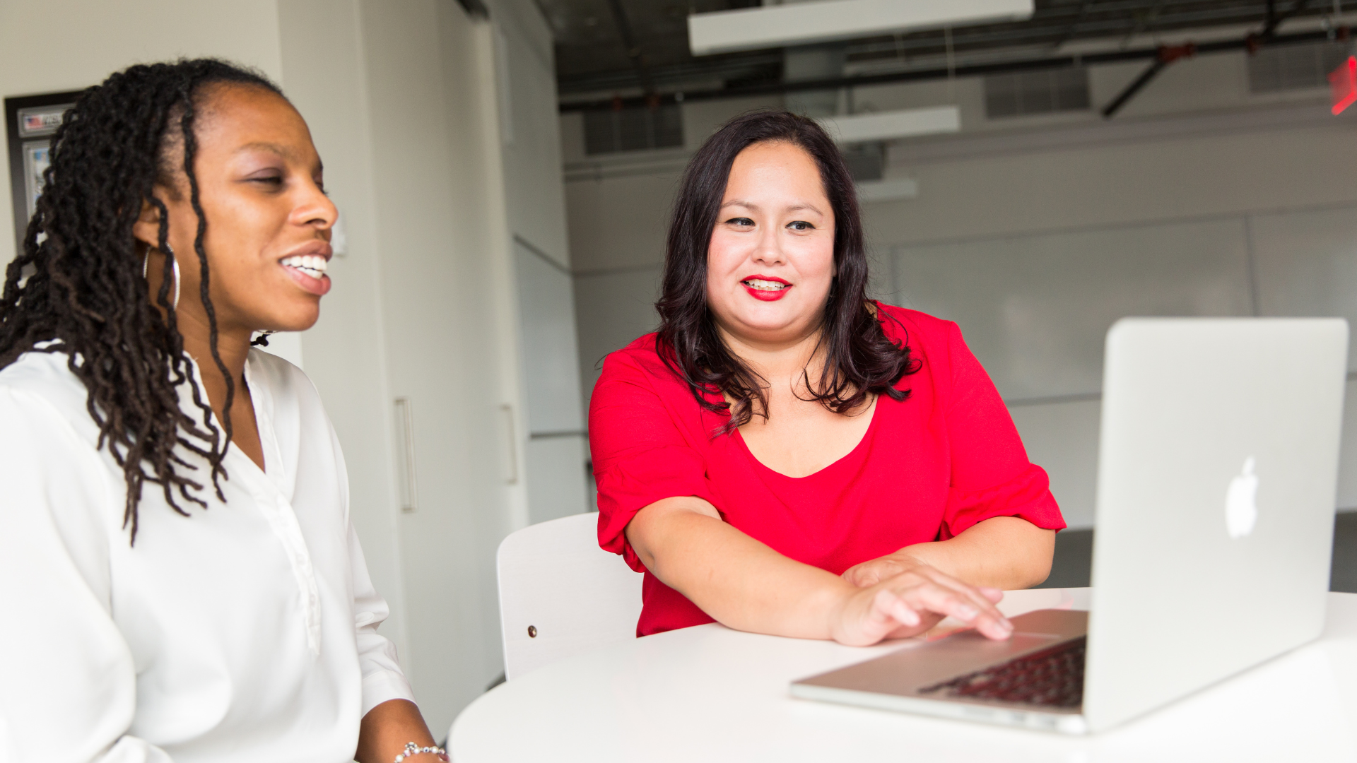 Business Mentor meets with Woman Entrepreneur